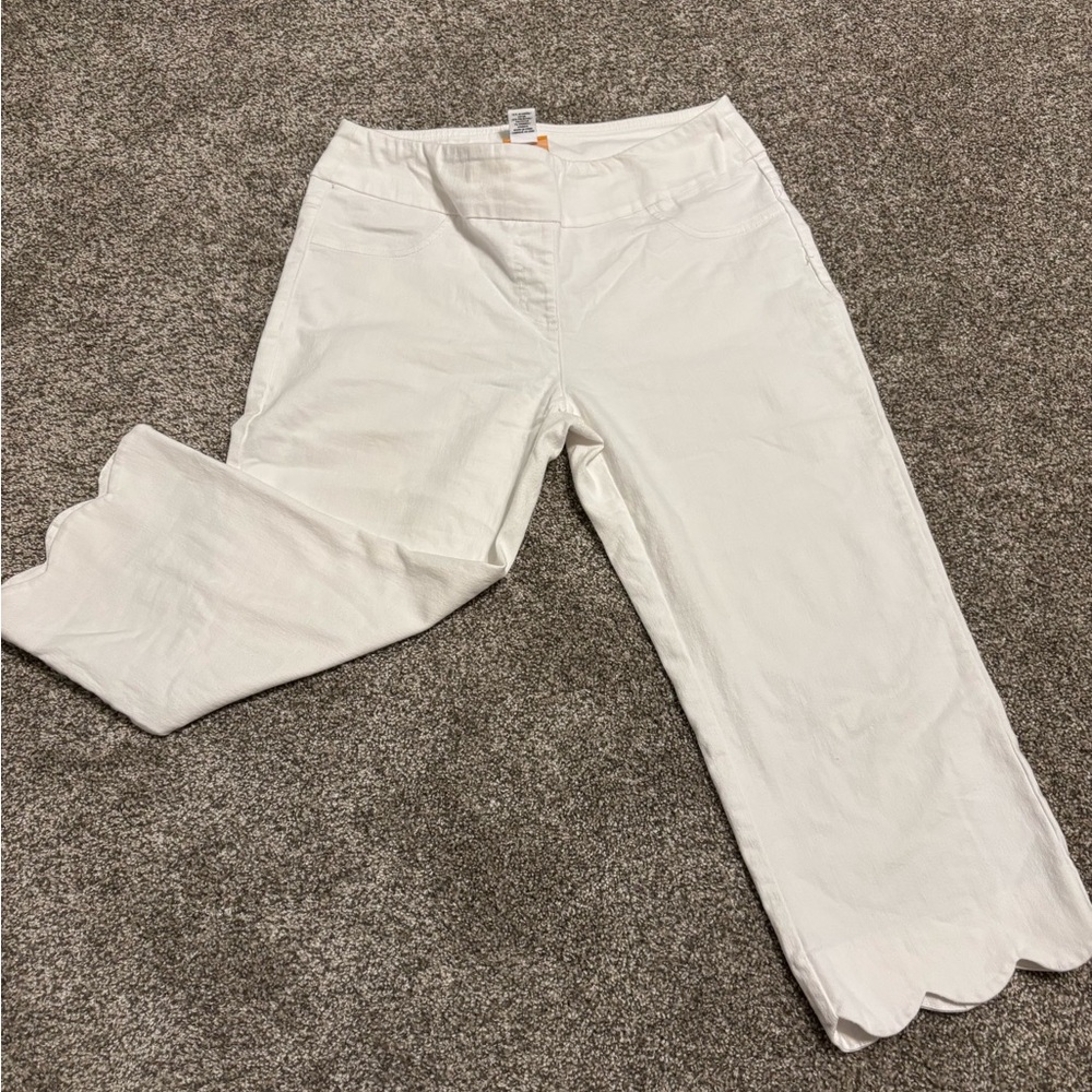 Ruby Rd. Petite White Capris Scalloped Hem  Size 6